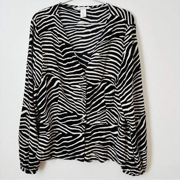 H&M V-neck blouse woven zebra animal print top blouse - Picture 5 of 8